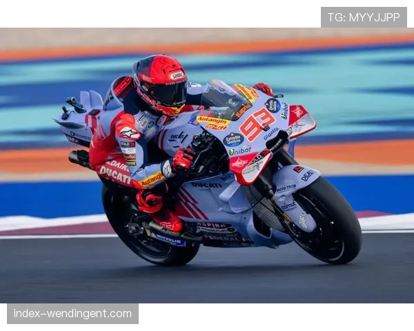 卡塔尔大奖赛诺里斯夺冠 卢塞尔赛道夜间比赛进行